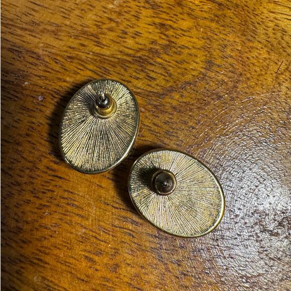 Vintage Large Faux Pearl Gold Tone Oval Stud Earrings - Picture 2 of 3